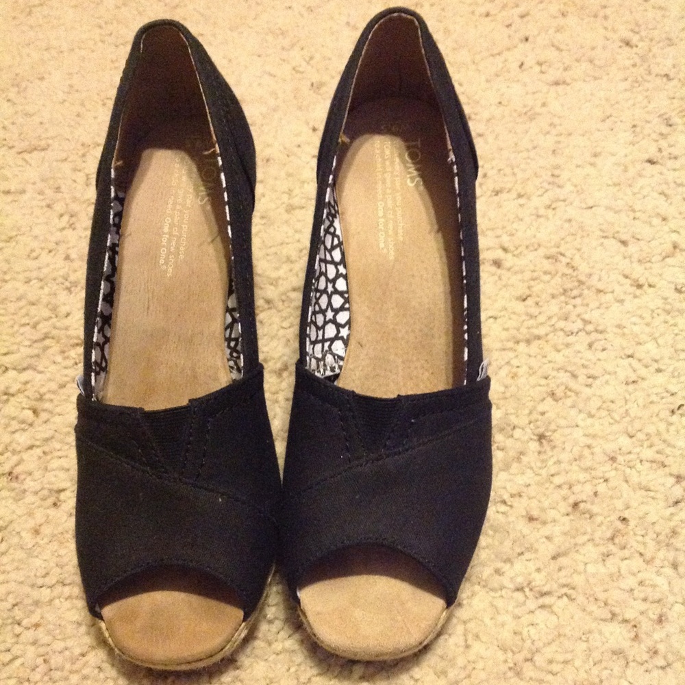 Black toms heels.